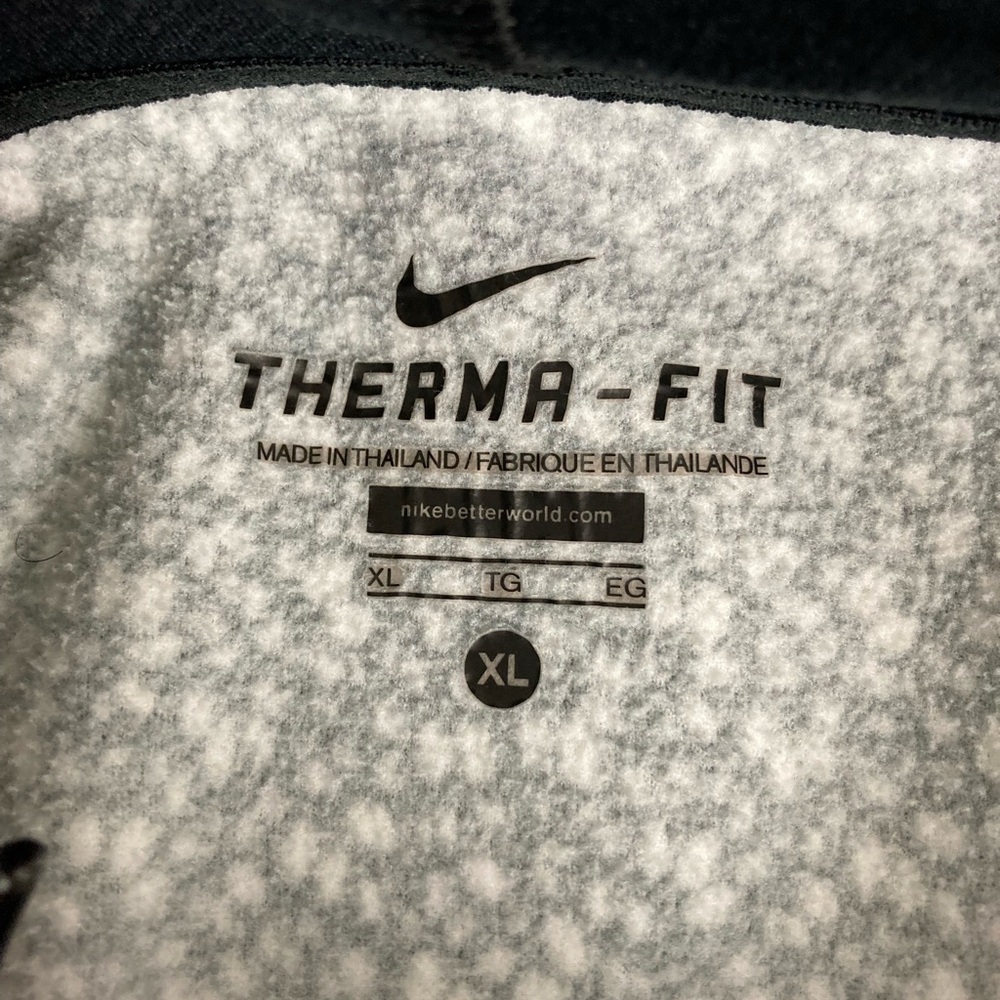 Nike Black and White women thermal training hoodie - Picture 8 of 10